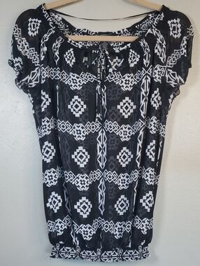 INC International Concepts Black and White Geometric Peasant Blouse. Size 2